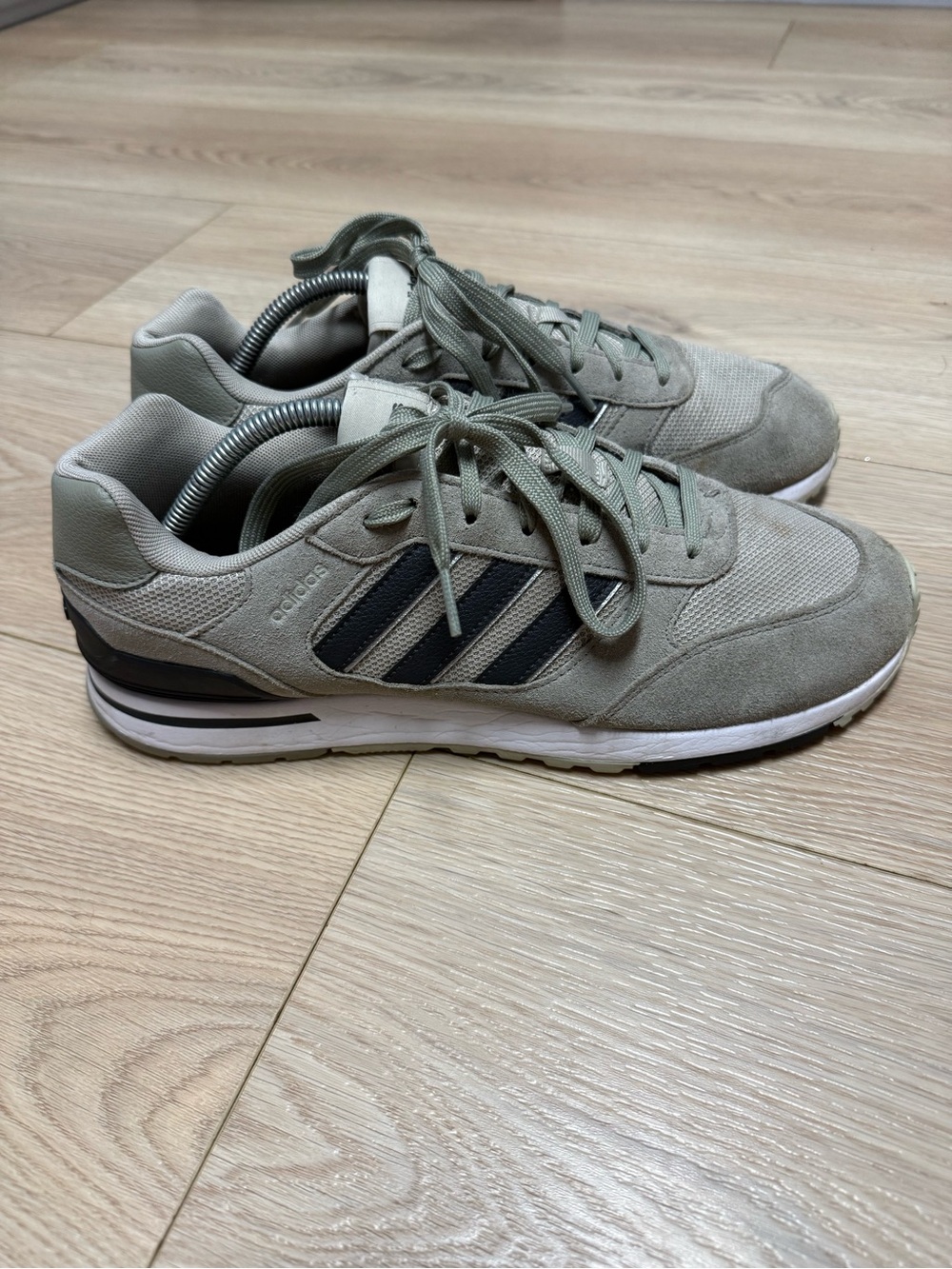Adidas Men's Run 80s sneakers in gray and black Size 11